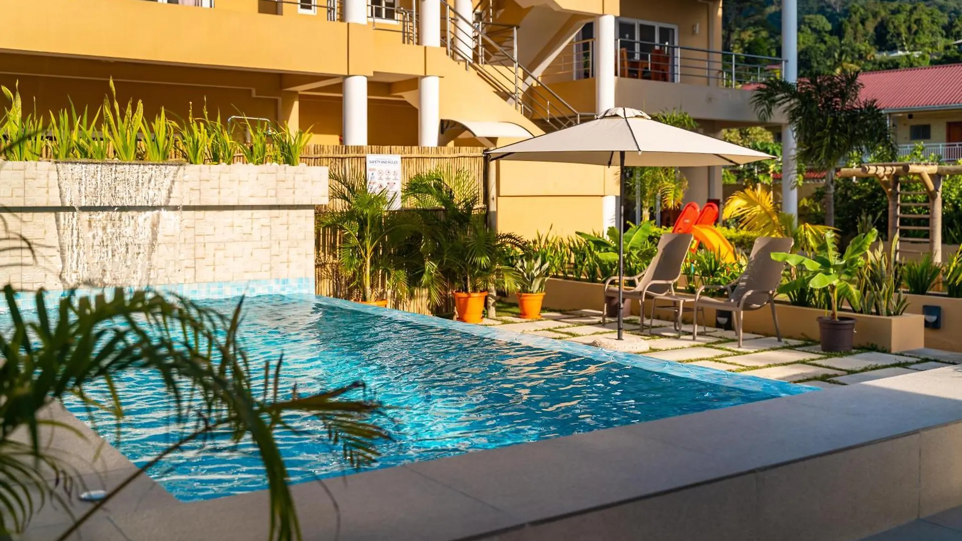 Aparthotel Tropical Hideaway Beau Vallon