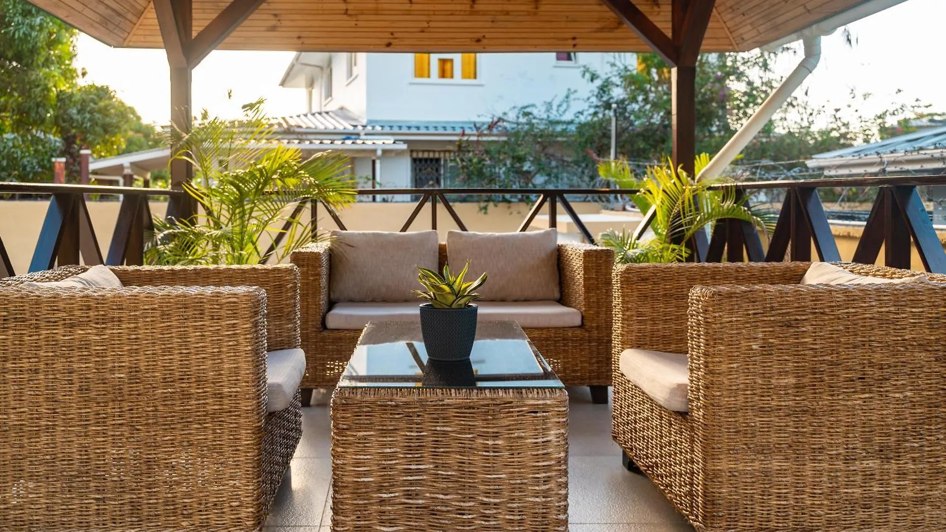 Aparthotel Tropical Hideaway Beau Vallon