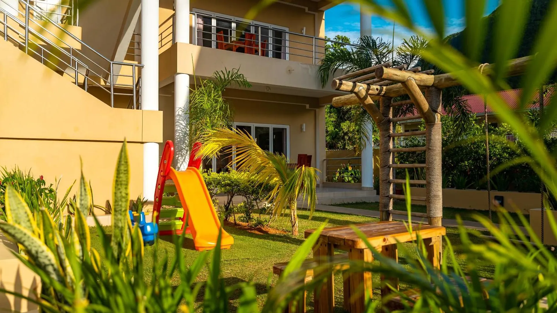 Aparthotel Tropical Hideaway Beau Vallon  3*, Beau Vallon (Mahe) Seychelles