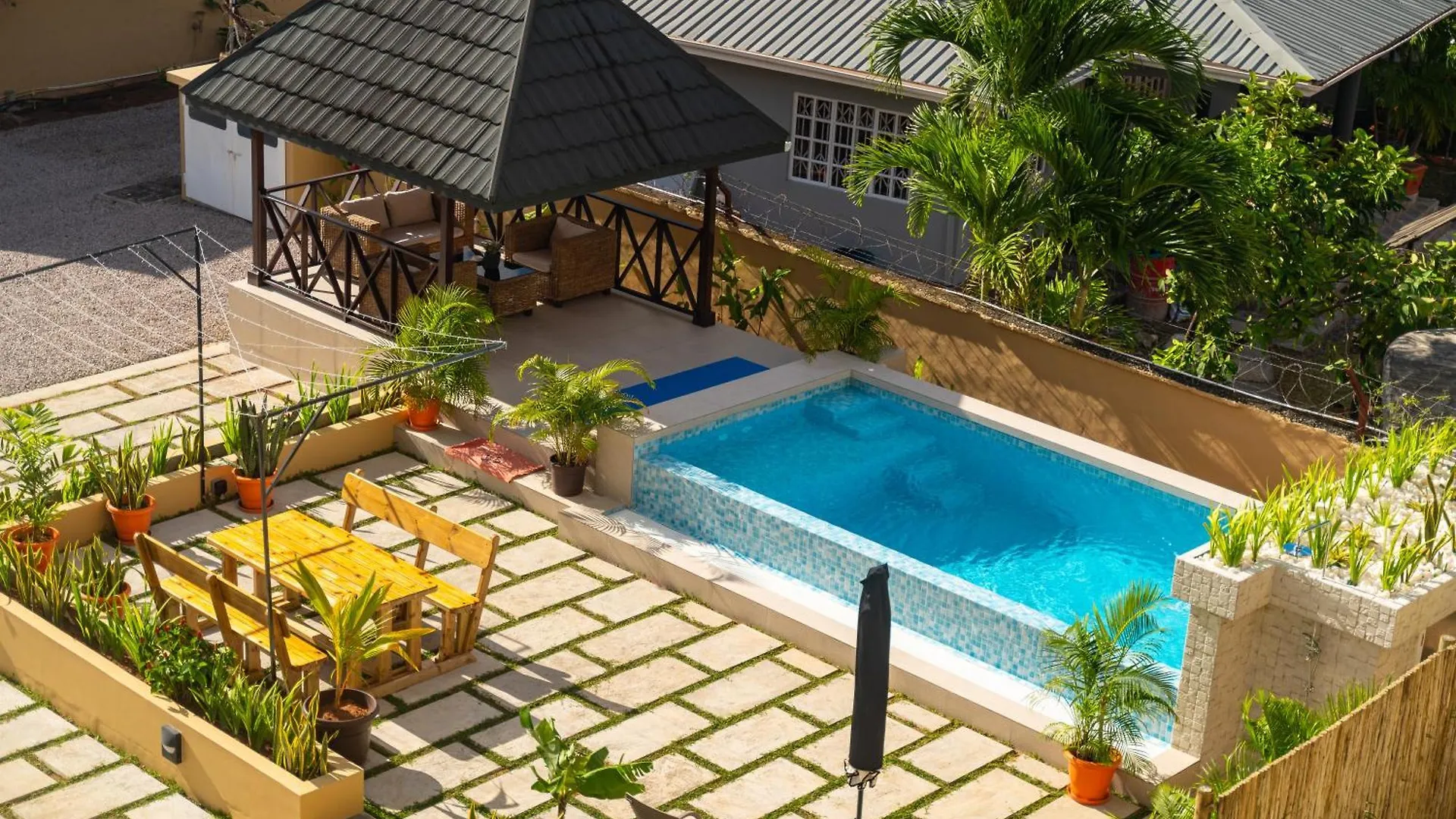 ***  Aparthotel Tropical Hideaway Beau Vallon  Seychelles