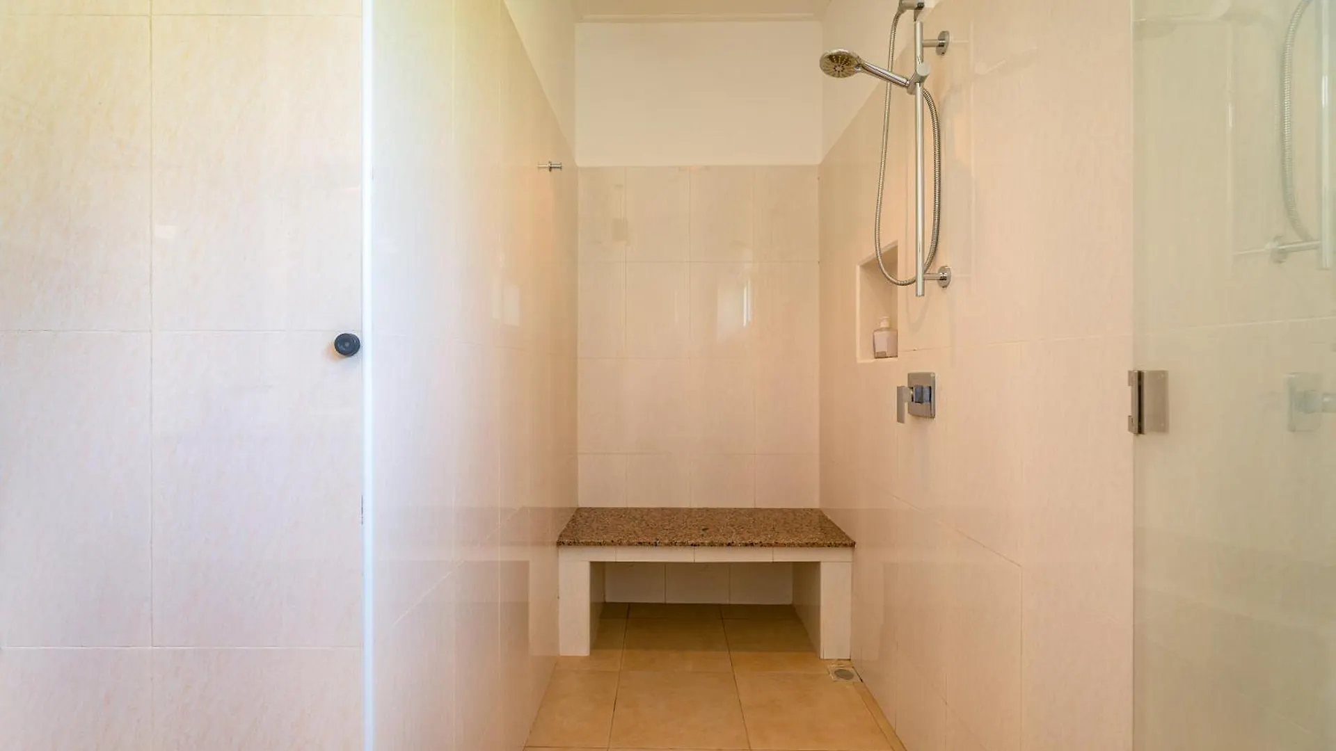 Aparthotel Tropical Hideaway Beau Vallon   Beau Vallon (Mahe)