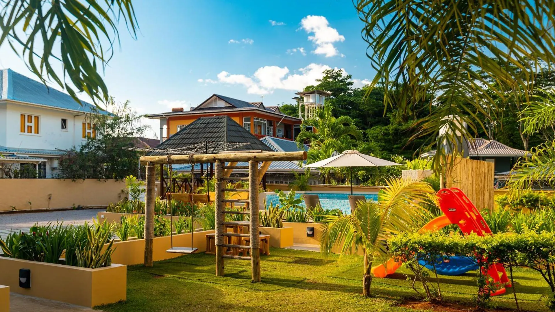 Aparthotel Tropical Hideaway Beau Vallon  Beau Vallon (Mahe)